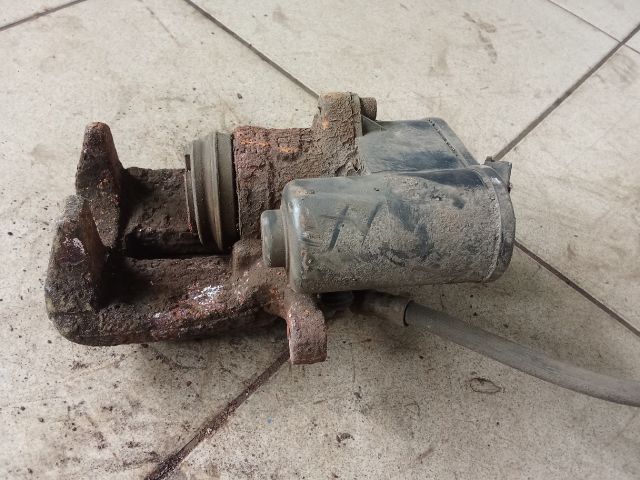 bontott VW PASSAT B6 Jobb hátsó Féknyereg Munkahengerrel