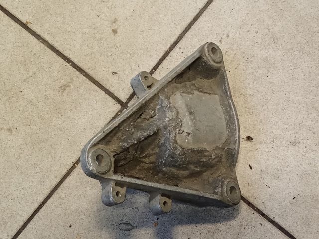 bontott VW PASSAT B6 Motor Tartó Bak (Pozíciófüggetlen)