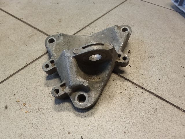 bontott VW PASSAT B6 Motor Tartó Bak (Pozíciófüggetlen)