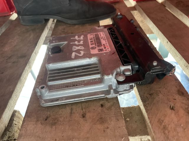 bontott VW PASSAT B6 Motorvezérlő