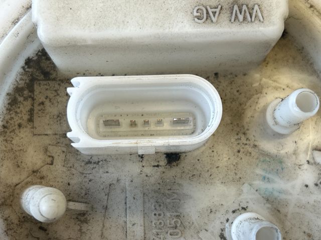 bontott VW PASSAT B6 Üzemanyag Szivattyú