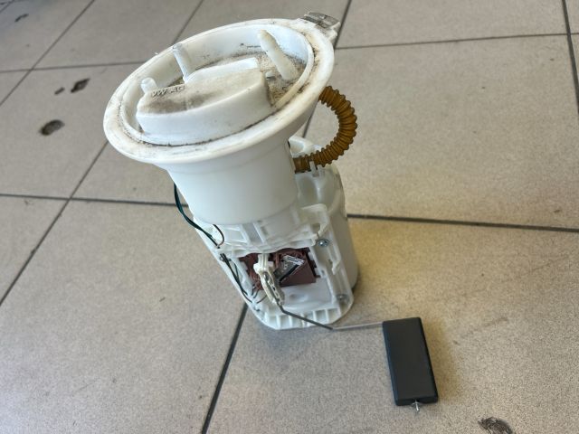 bontott VW PASSAT B6 Üzemanyag Szivattyú