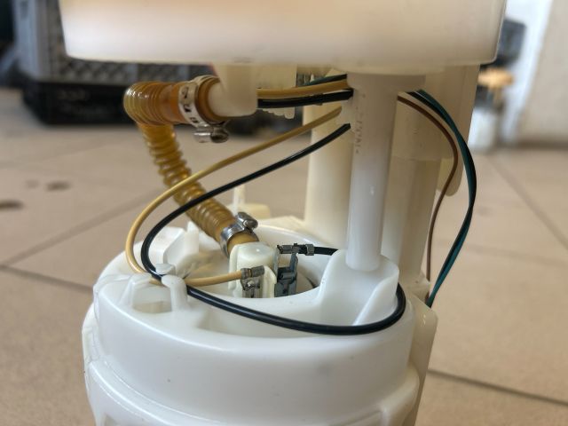 bontott VW PASSAT B6 Üzemanyag Szivattyú