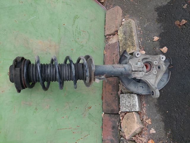 bontott VW PASSAT B6 Bal első Csonkállvány Kerékaggyal