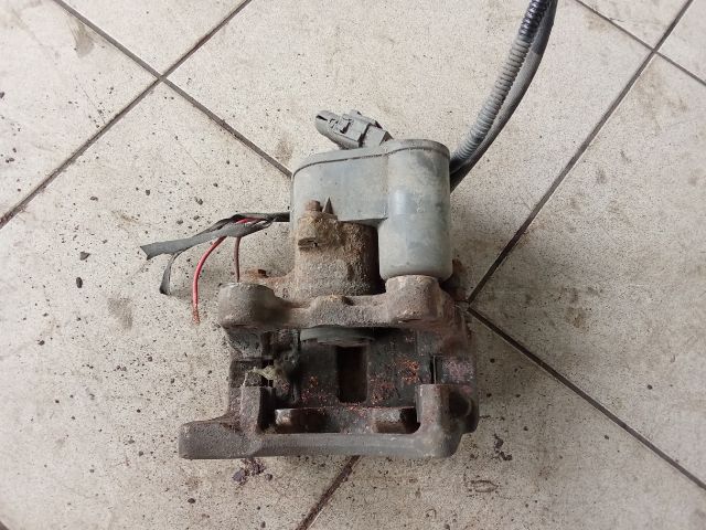 bontott VW PASSAT B6 Bal hátsó Féknyereg Munkahengerrel