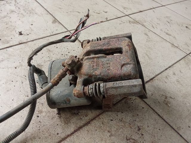 bontott VW PASSAT B6 Bal hátsó Féknyereg Munkahengerrel