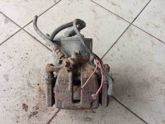 bontott VW PASSAT B6 Bal hátsó Féknyereg Munkahengerrel