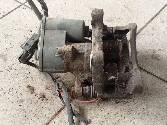 bontott VW PASSAT B6 Bal hátsó Féknyereg Munkahengerrel