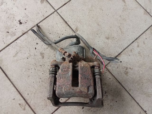 bontott VW PASSAT B6 Bal hátsó Féknyereg Munkahengerrel