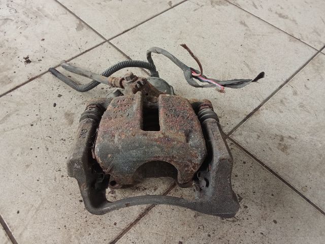 bontott VW PASSAT B6 Bal hátsó Féknyereg Munkahengerrel