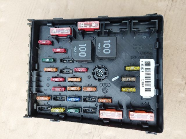 bontott VW PASSAT B6 Biztosítéktábla Motortér