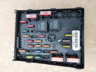 bontott VW PASSAT B6 Biztosítéktábla Motortér