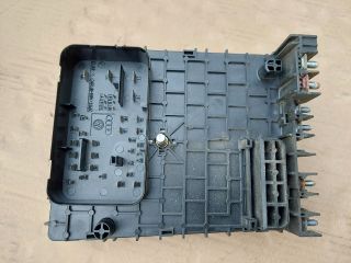 bontott VW PASSAT B6 Biztosítéktábla Motortér