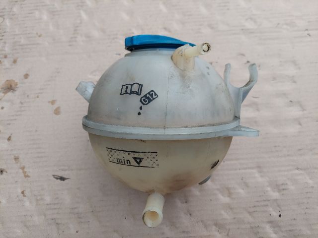 bontott VW PASSAT B6 Kiegyenlítő Tartály