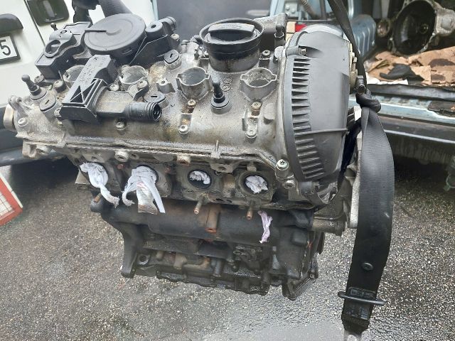 bontott VW PASSAT B6 Motor (Fűzött blokk hengerfejjel)