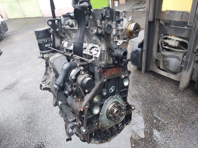 bontott VW PASSAT B6 Motor (Fűzött blokk hengerfejjel)