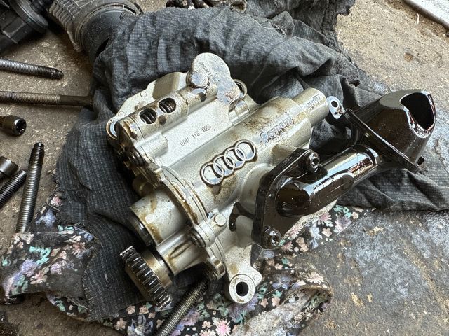 bontott VW PASSAT B6 Olajszivattyú