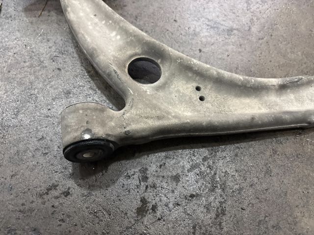 bontott VW PASSAT B6 Bal első Lengőkar