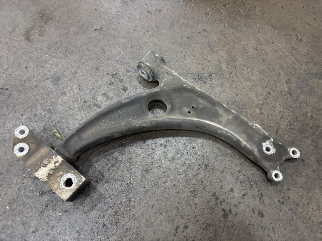 bontott VW PASSAT B6 Bal első Lengőkar