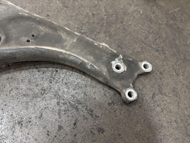 bontott VW PASSAT B6 Bal első Lengőkar