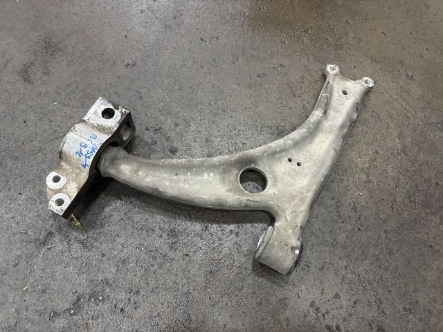 bontott VW PASSAT B6 Bal első Lengőkar