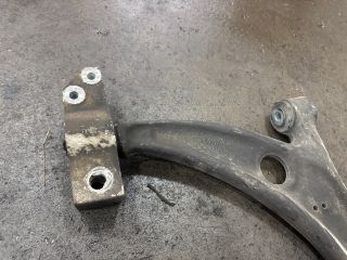 bontott VW PASSAT B6 Bal első Lengőkar