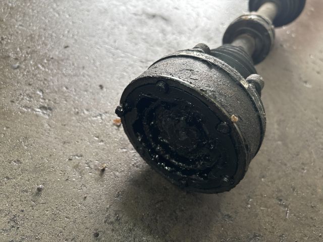 bontott VW PASSAT B6 Bal Féltengely