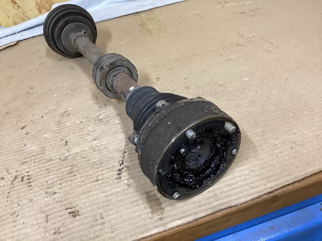 bontott VW PASSAT B6 Bal Féltengely