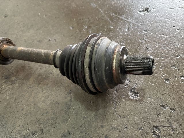 bontott VW PASSAT B6 Bal Féltengely