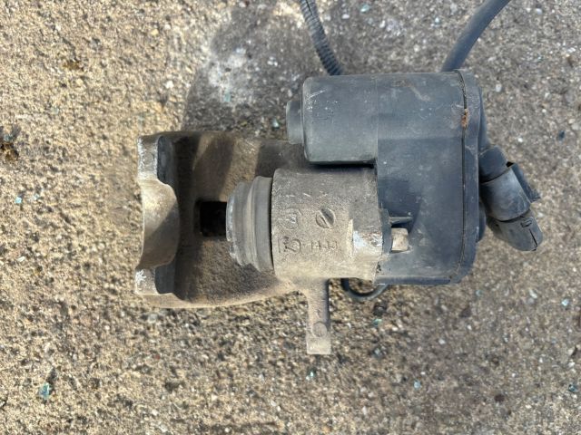 bontott VW PASSAT B6 Bal hátsó Féknyereg Munkahengerrel