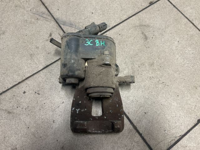 bontott VW PASSAT B6 Bal hátsó Féknyereg Munkahengerrel