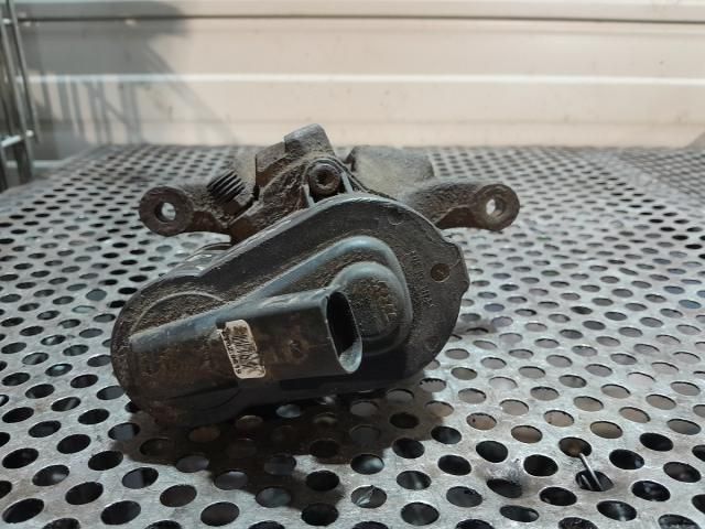 bontott VW PASSAT B6 Bal hátsó Féknyereg Munkahengerrel