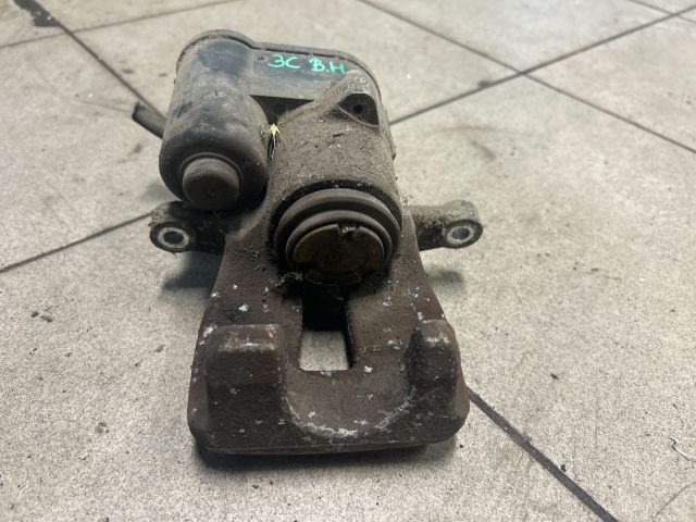 bontott VW PASSAT B6 Bal hátsó Féknyereg Munkahengerrel