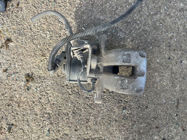 bontott VW PASSAT B6 Bal hátsó Féknyereg Munkahengerrel