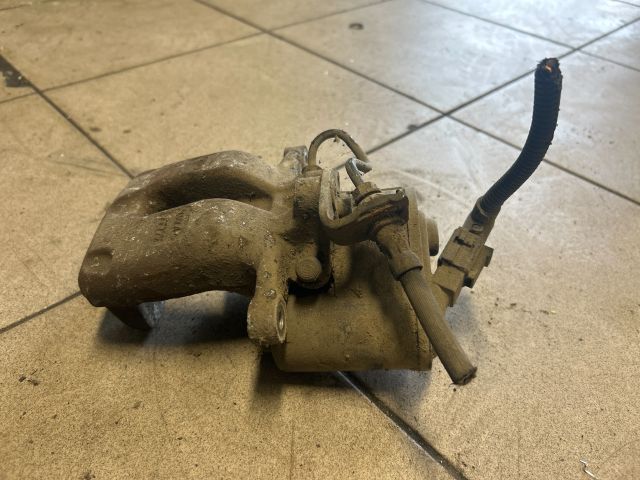 bontott VW PASSAT B6 Bal hátsó Féknyereg Munkahengerrel