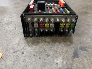 bontott VW PASSAT B6 Biztosítéktábla Motortér