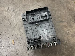 bontott VW PASSAT B6 Biztosítéktábla Motortér