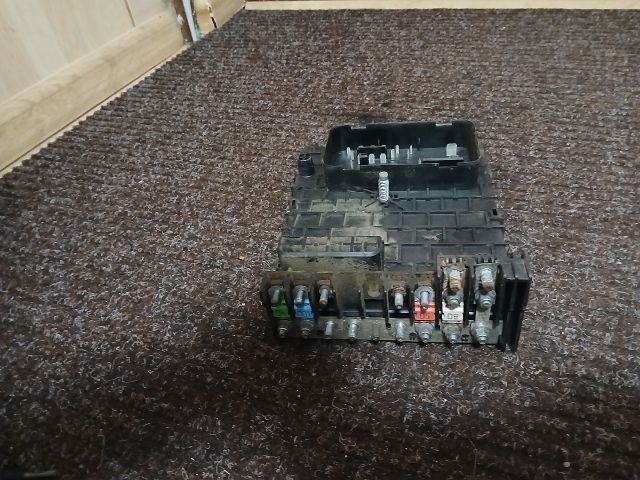 bontott VW PASSAT B6 Biztosítéktábla Motortér