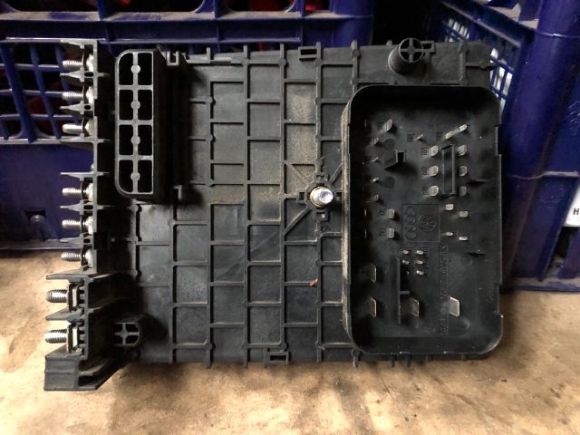 bontott VW PASSAT B6 Biztosítéktábla Motortér