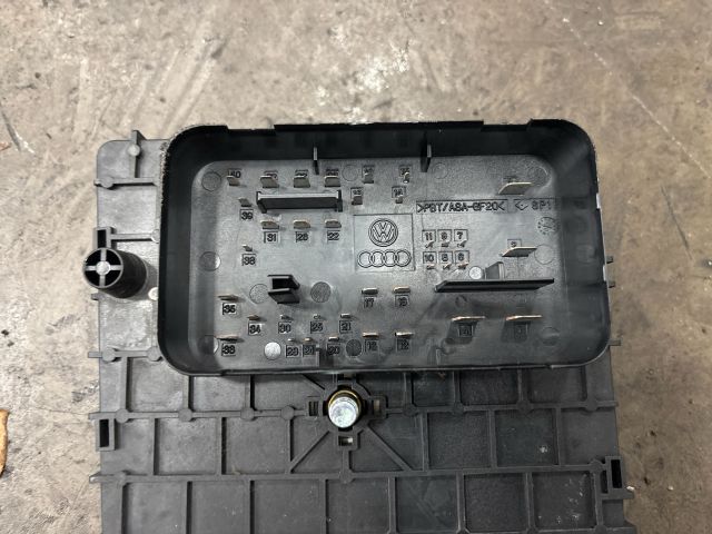 bontott VW PASSAT B6 Biztosítéktábla Motortér