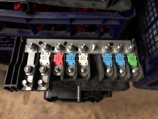 bontott VW PASSAT B6 Biztosítéktábla Motortér