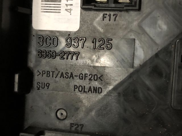 bontott VW PASSAT B6 Biztosítéktábla Motortér