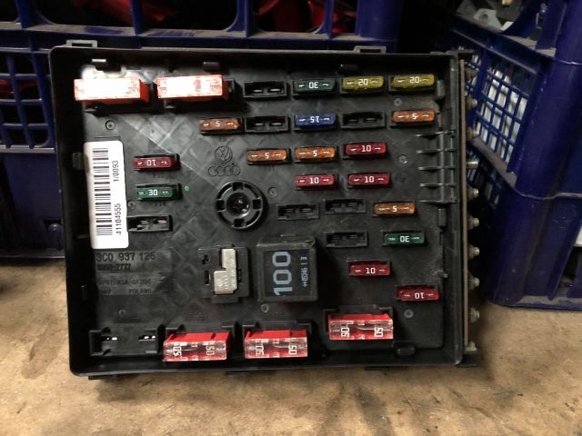 bontott VW PASSAT B6 Biztosítéktábla Motortér