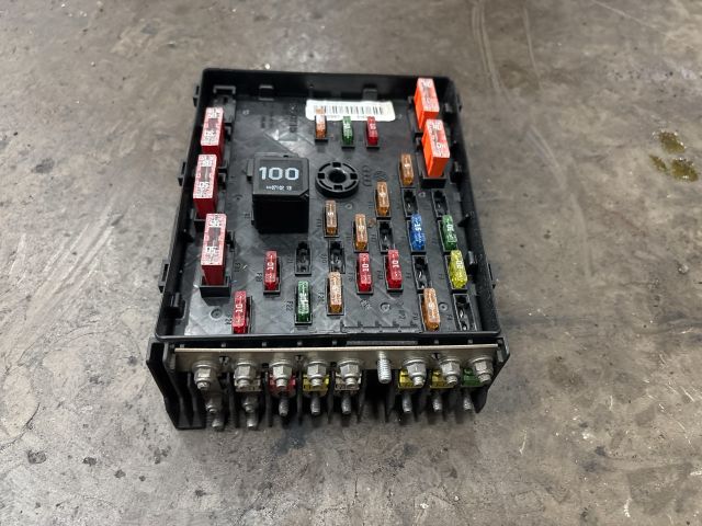 bontott VW PASSAT B6 Biztosítéktábla Motortér