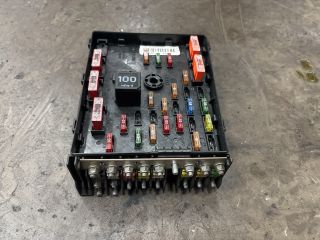 bontott VW PASSAT B6 Biztosítéktábla Motortér