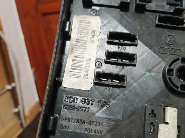 bontott VW PASSAT B6 Biztosítéktábla Motortér