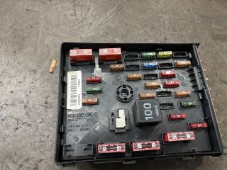 bontott VW PASSAT B6 Biztosítéktábla Motortér