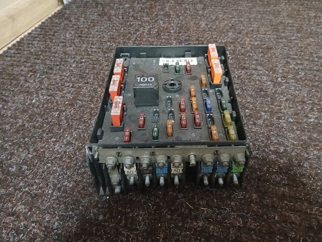 bontott VW PASSAT B6 Biztosítéktábla Motortér