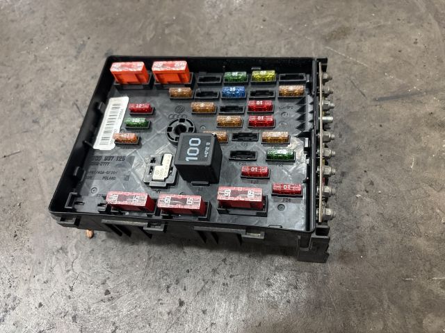 bontott VW PASSAT B6 Biztosítéktábla Motortér