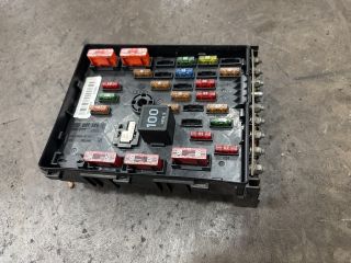 bontott VW PASSAT B6 Biztosítéktábla Motortér